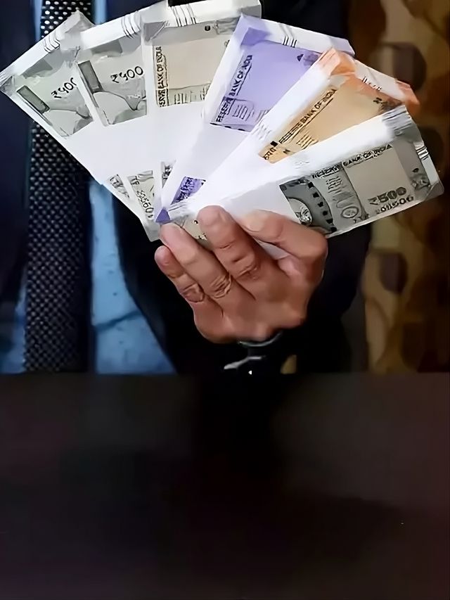 A man showing money representing NPS withdrawal